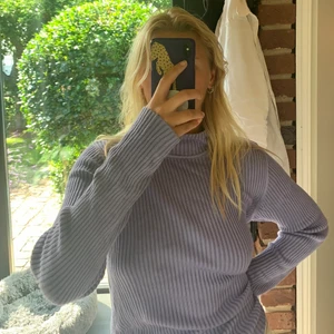 Lila turtelneck - Superskön lila turtelneck 