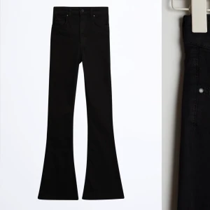 Svarta boothcut jeans  - Säljer nu mina ursnygga högmidjade boothcut jeans från Gina Tricot i stl L. Skulle även säga att dom passar M. Nypris 599kr. Använda 1 gång 💗