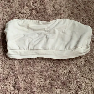 Topp - Liten topp från Gina i storlek M, använd 3 gånger kanske. Fin och söt men använder ej längre. 