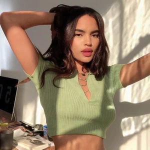 Green sage topp - Green sage top som endast är testad ifrån Honu hut,alltså aldrig använd❣️