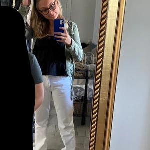 GRÖN JACKA ⭐️ - Intresserkoll på denna zadig liknande jacka!! Förliten för mig tyvärr därför jag säljer den..🌸 Budgivning om flera skulle vara intresserade!!⚡️⚡️