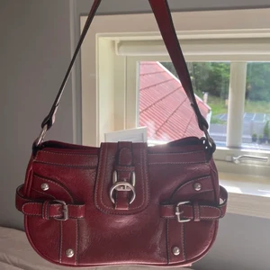 Väska - Lägger upp denna fina retro väska igen pga oseriös köpare, hör av er vid frågor eller intresse!❤️ Buda från 150kr