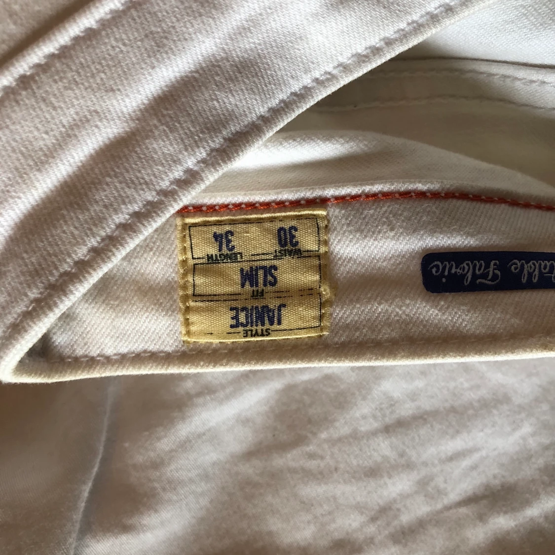 Vita utsvängda jeans - 91