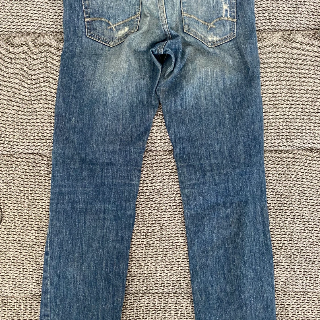 Jeans med hål  - 90