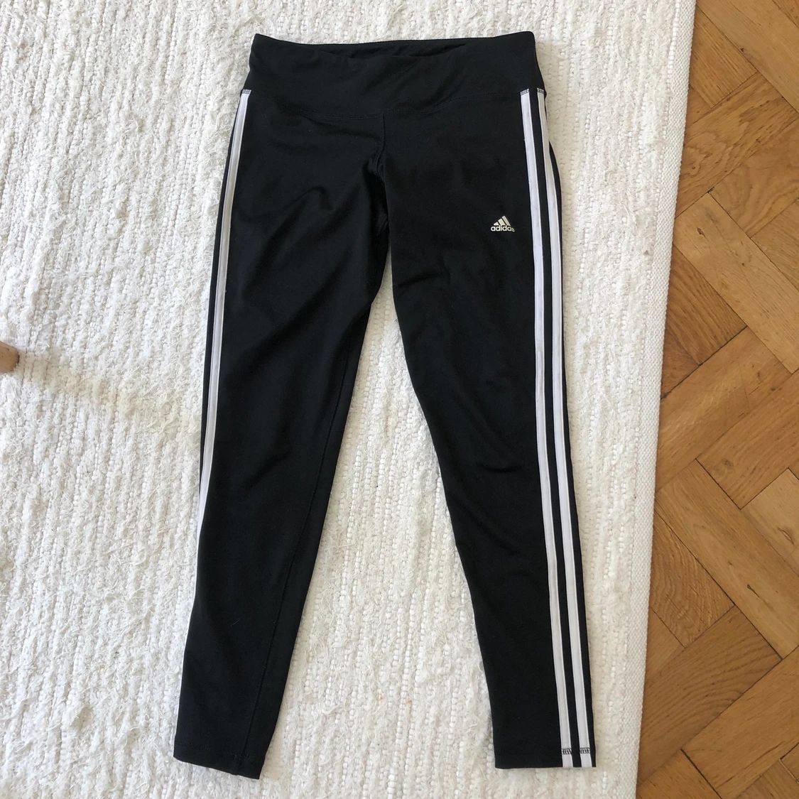 Adidas - träningsbyxor 🌻