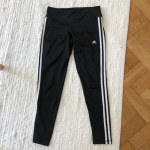 Adidas - träningsbyxor 🌻 - Träningsbyxor i fint skick 🌻