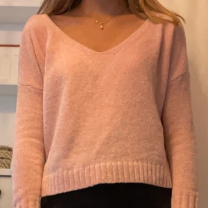 Hollistertröja strl XS - Hollistertröja i fint skick. Storlek XS, men passar nog en S eller XXS också. 150kr inklusive frakt!