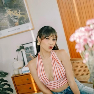 Cider Halter top - Helt ny halter top från cider som tyvärr är för stor för mig. Storlek S med knytning i ryggen så den kan justeras som man vill. 150kr inklusive frakt eller upphämtning i Örebro. 