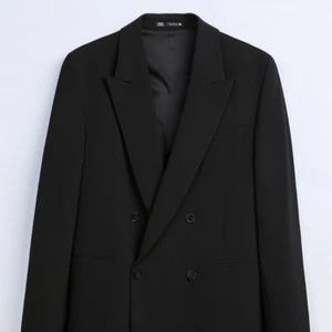 Kavaj - Bild 2 är inspo. säljer oversized kavaj, storlek 48. Vilket är M i herr. Har själv S-M och jag använder den som en jacka. köpte för 1100-1300 cirka. Inga defekter. Lite tjockare material