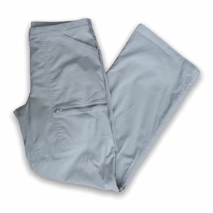 90s Trussardi chino byxor | strl w28 - Snygga wide beige byxor med kedja på fickorna. 