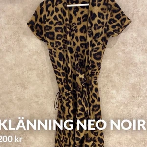 Snygg klänning i djurmönster 🐆 - Snygg klännig i coolt mönster 