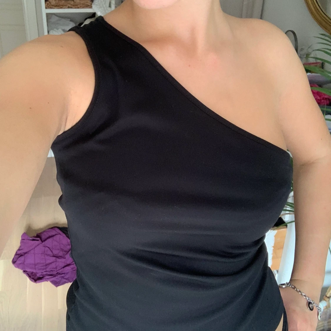 Svart oneshoulder - 90