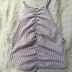 Linne från zara - Säljer ett lila linne från zara i storlek M! Köparen står för frakt. 