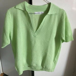 Tenniströja  - säljer min fina limegröna tenniströja från mango då jag inte har nån användning av den. aldrig använd🙏