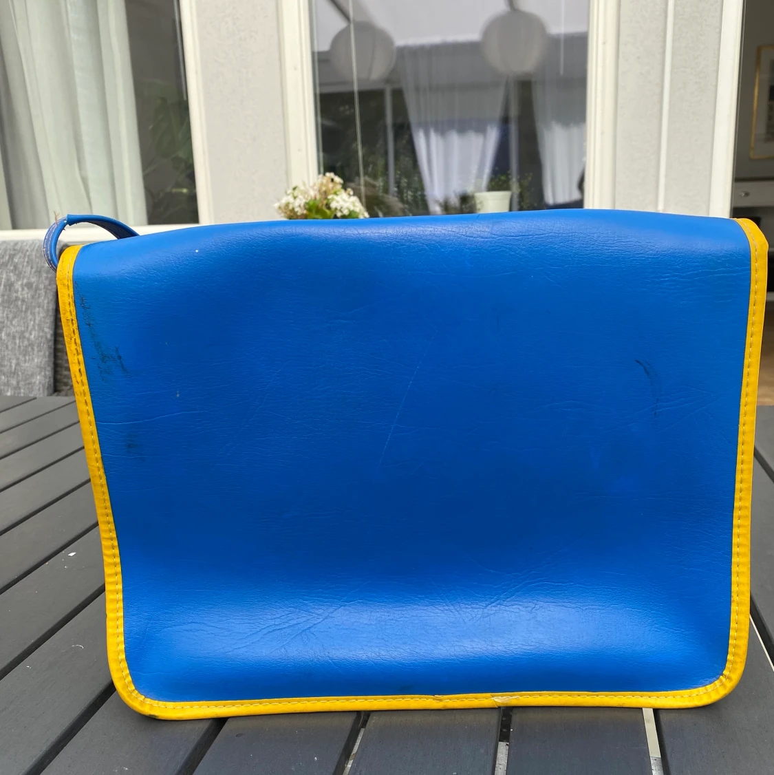 Gul och blå axelremsväska! - 90