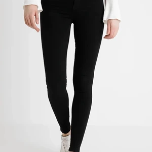 Dr Denim jeans - Skinny stl. XS - Köpte dessa jeans för mindre än en månad sedan och är för små. Har bara provat dom och är ej använda. Finns i Stockholm, kan posta men du står för frakt 📦 