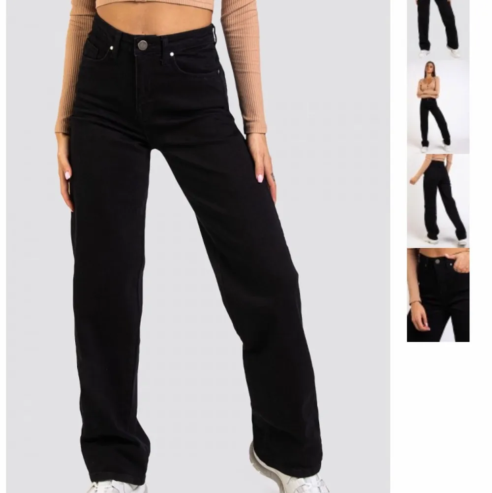 Säljer dessa svarta jeans från madlady. Storlek xs- L32. Bra skick och passar bra på mig som har 32-34 i byxor☺️. Jeans & Byxor.