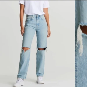 90s jenas - Säljer de populära 90s jeansen i st 34, väldigt låna och sparsamt använda 