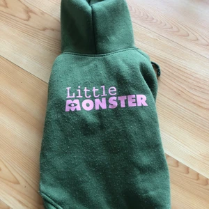 Hundtröja Storlek M - Hundtröja från urbanpup storlek M, passar mindre hundar.