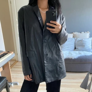 Ormmönstrad skinnkavaj - Oversize i modellen, tvärball!🖤