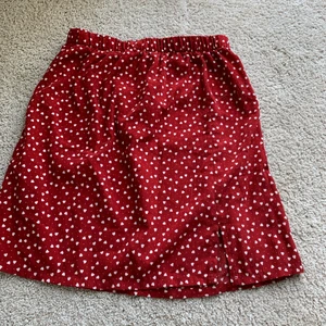 Kjol  - Säljer en kjol från SHEIN säljer för jag inte  använder länger den längre tyvär