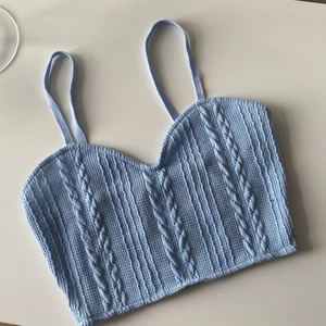 Topp - Supersöt topp från Zara i storlek S. Säljer då jag knappt använt den , så bättre att någon annan får användning av den istället. Frakt tillkommer 💕