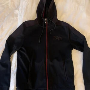 Hugo Boss Hoodie  - Boss hoodie i mycket bra skick! Mer bilder kan fås vid intresse.