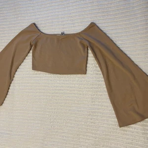 Storlek M passar L också.  - Ny skick, oanvänd.