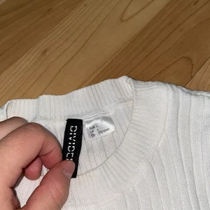 Ribbad tröja - Har andvänt 1 gång säljer för att jag inte gillar den så mycket längre ❤️