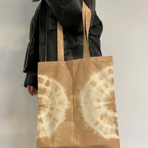 DAVIS - Tygkasse - - Längd:38cm - Bredd: 35cm 