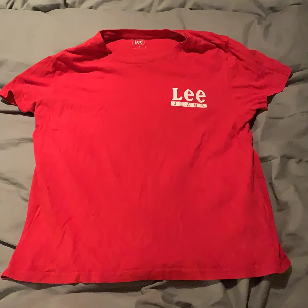 Skön tröja från Lee, använd ett fåtal gånger.. T-shirts.