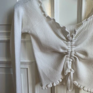 Linn Ahlborg x NA-KD Storlek S  - Vit blus i storlek S, aldrig använd 