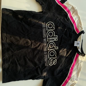 Adidas - Adidas tröja köpt på plick men kommer ej till användning💞 