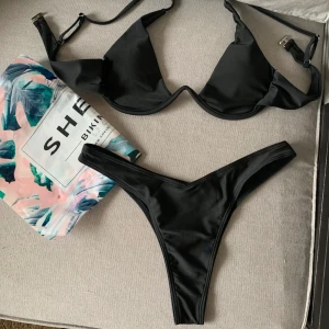 Ny bikini från Shein - Helt ny bikini som är för liten i överdelen 😩 Storlek L men sitter som M💖