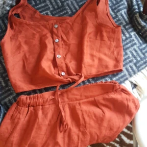 Sommarset - Skönt mjukis-sommarsett, shorts och topp från zaful! ej använt :) frakt ingår i priset!