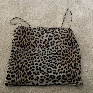 Linne!  -  Supersöt linne i leopard från Gina Tricot. Säljs för dem inte kommer till användning