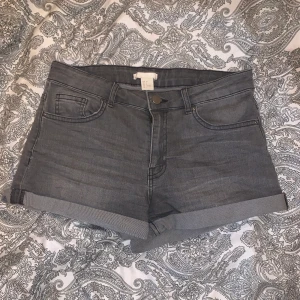 Shorts H&m  - Shorts från H&m, snapat använda, fint skick 