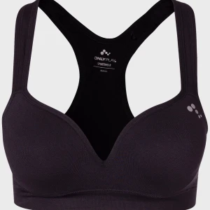 2st Only Play sport topp oanvända - 2Stycken svarta Onlyplaysport top säljes helt oanvända, pågrund utav fel köp. Båda för 50, nypris 230 för en. Storlek M. Frakten står jag för🌸