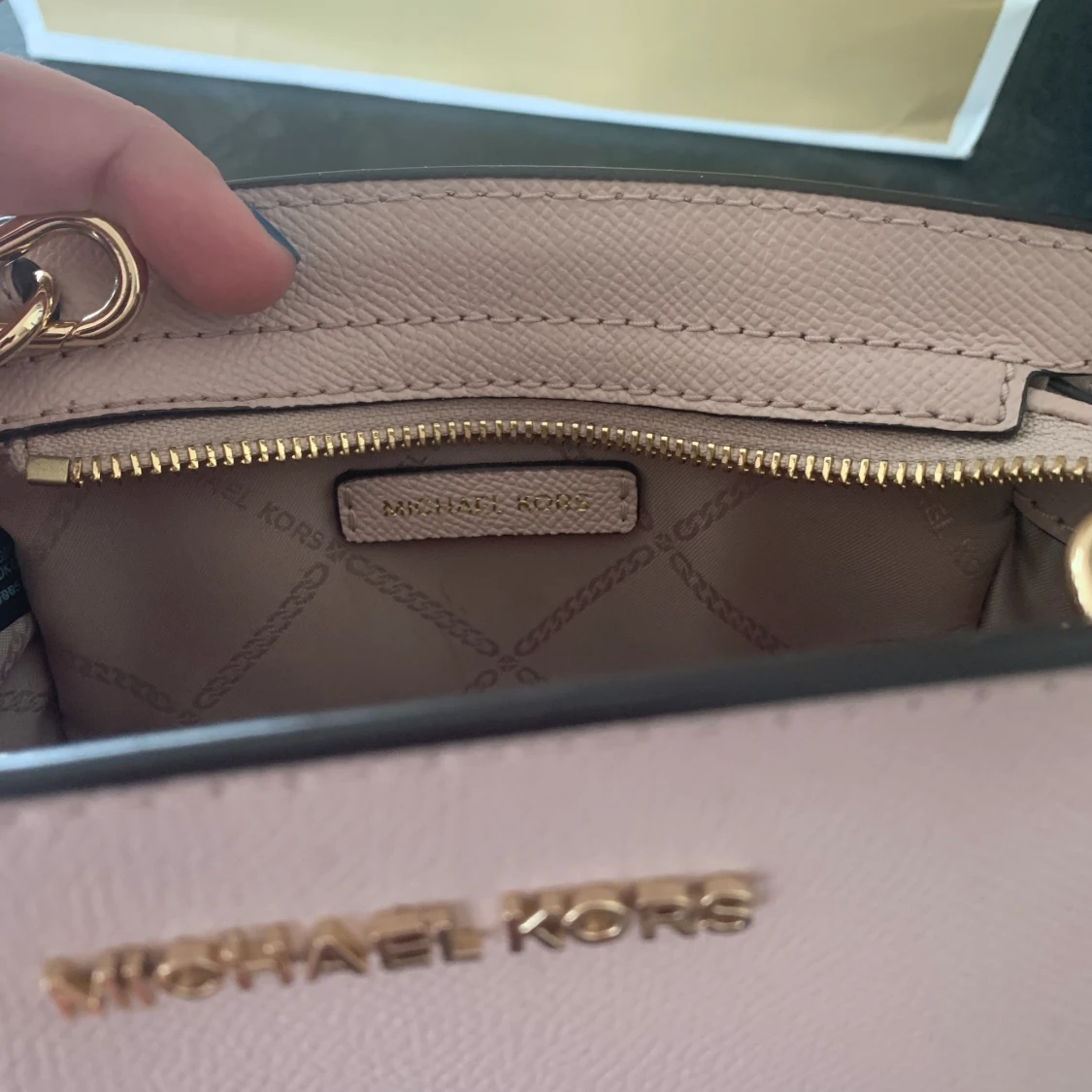 Äkta Michel Kors väska- rosa  - 90