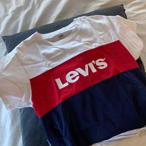 Snygg Levis t-shirt... som ny i storlek S ☺️ köpare står för frakt! 