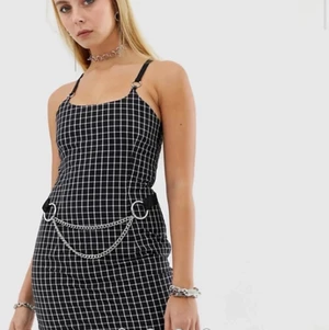 Sjuk klänning  - Så sjukt cool klänning från the ragged priest. Säljer då den tyvärr är för liten (aldrig använd).