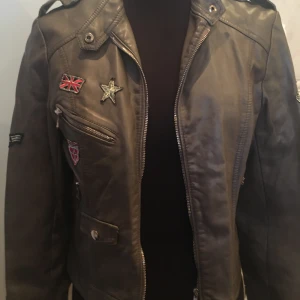 Skinnjacka vintage  - Snygg Jacka med fina detaljer! Vintage! Fint skick! 