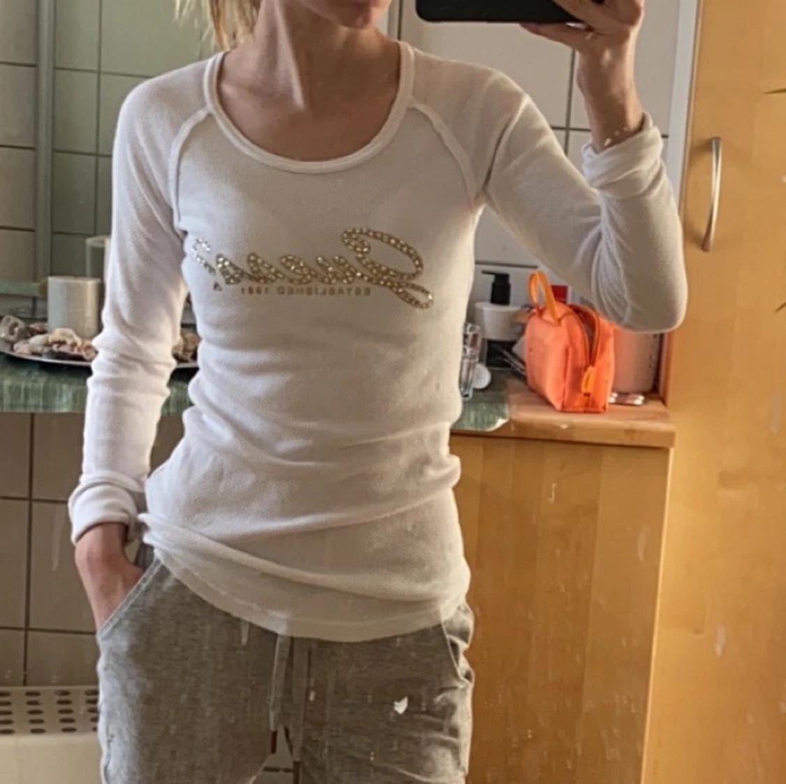 GUESS TRÖJA XS  - 90