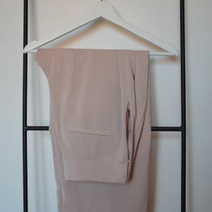 Dustyrosa byxor - Zara🤍 - Vida fladdrande byxor från Zara