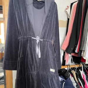 Odd Molly - Morgonrock med luva. Använd fåtal gånger, som ny. Nypris 2600kr