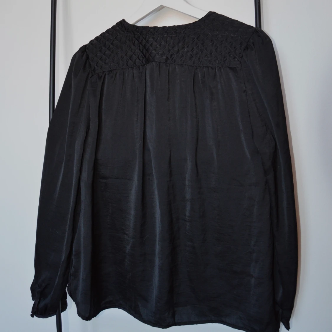 Svart satin blus - S🖤 - 91