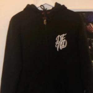 DEND Zip Up - New , used a few times but new quality. Helt ny , använd några gånger men ny kvalitet.