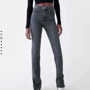 Zara jeans - Snygga jeans från zara, helt slutsålda! Använda ett fåtal gånger. 