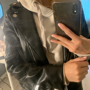 skinnjacka  - skinnjacka i bra skick, stl 36💖