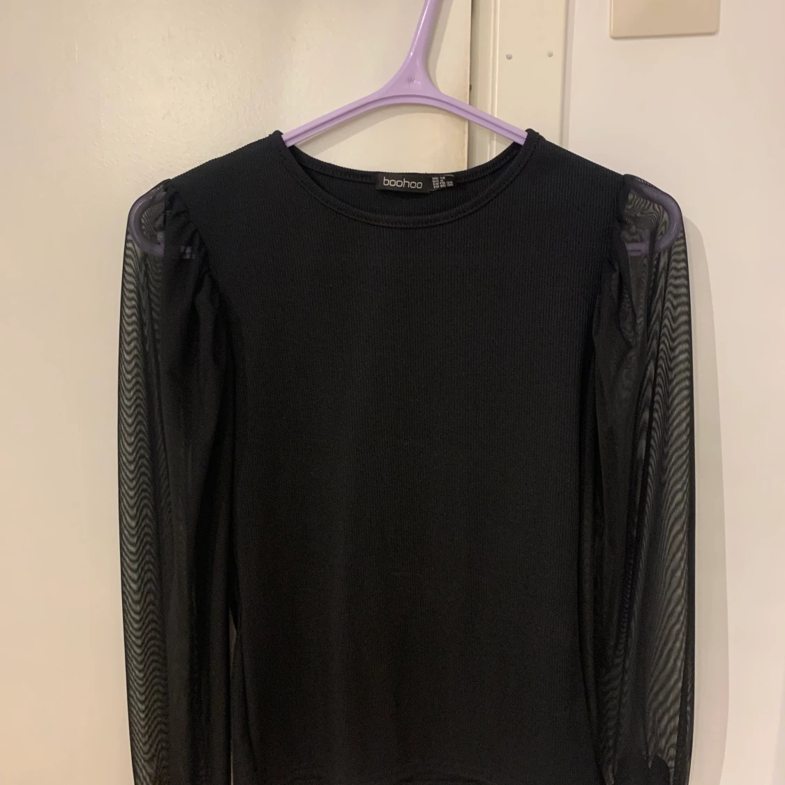 Ribbad topp med meshärmar - 90